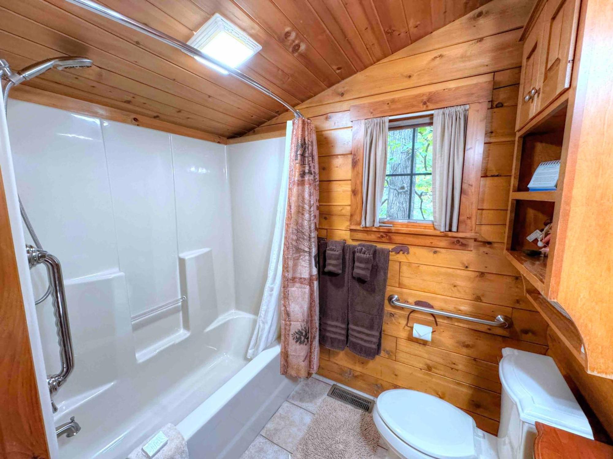 Ferngully Creek Cabins Millersburg Exterior photo